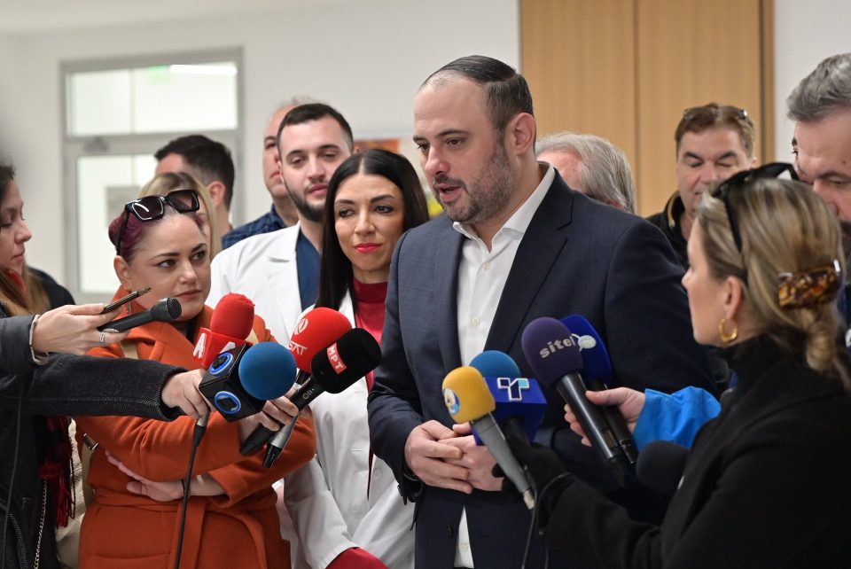 ПРВОТО БЕБЕ ВО МАКЕДОНИЈА: Добредојде Евгенија, ти си најубавиот почеток на Новата 2026 година, објави Ѓорѓиевски по посетата во ГАК