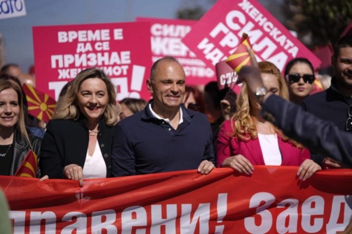 СДСМ „МАТИ И ТРУЕ“ И СО ФЛАШИРАНА ВОДА: Поради тендер патриотите отруена е цела Македонија, а одговорни нема, ниту еден