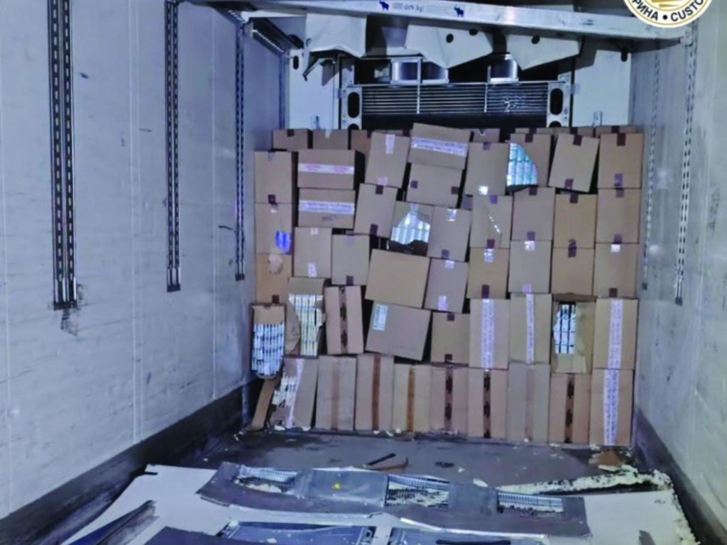 Царинската управа на граничниот премин Дојран спречи обид за шверцување 5.050 штеки цигари и електронски цигари