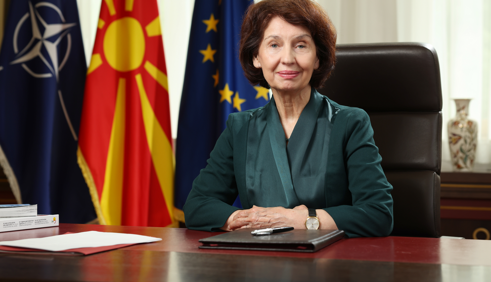 СИЉАНОВСКА-ДАВКОВА: Божиќните празници ќе ја зацврстат нашата вера и надеж и ќе нè потсетат на човековата насушна потреба од чинењето добри дела