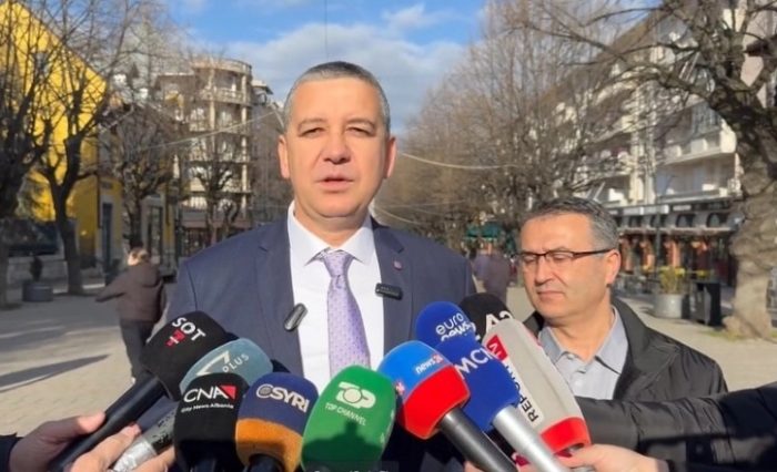 МАКЕДОНЦИТЕ ВО АЛБАНИЈА: Загрижени и против одлуката на Владата за отворање три прифатни центри за мигранти во Пустец