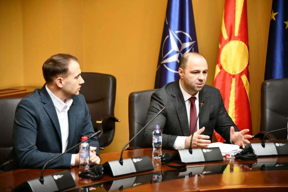 СОБРАНИЕ: Комисијата за одбрана даде зелено светло за набавка на опрема за АРМ од САД во вредност од 10,4 милиони американски долари