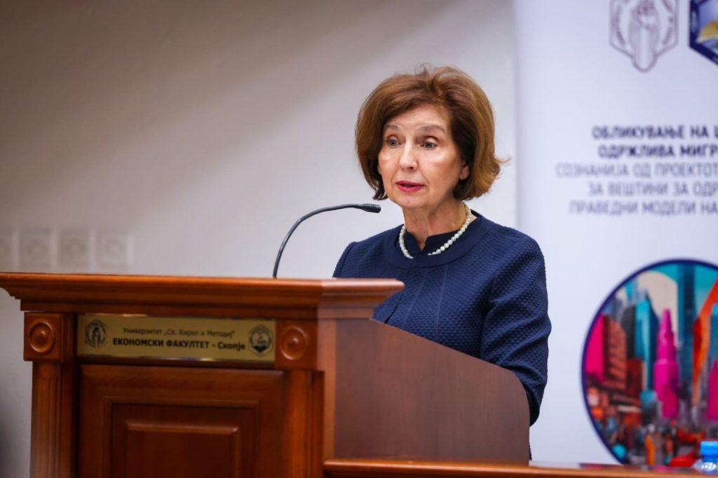 СИЉАНОВСКА-ДАВКОВА: „Извозот на мозоци“ остава длабоки лузни