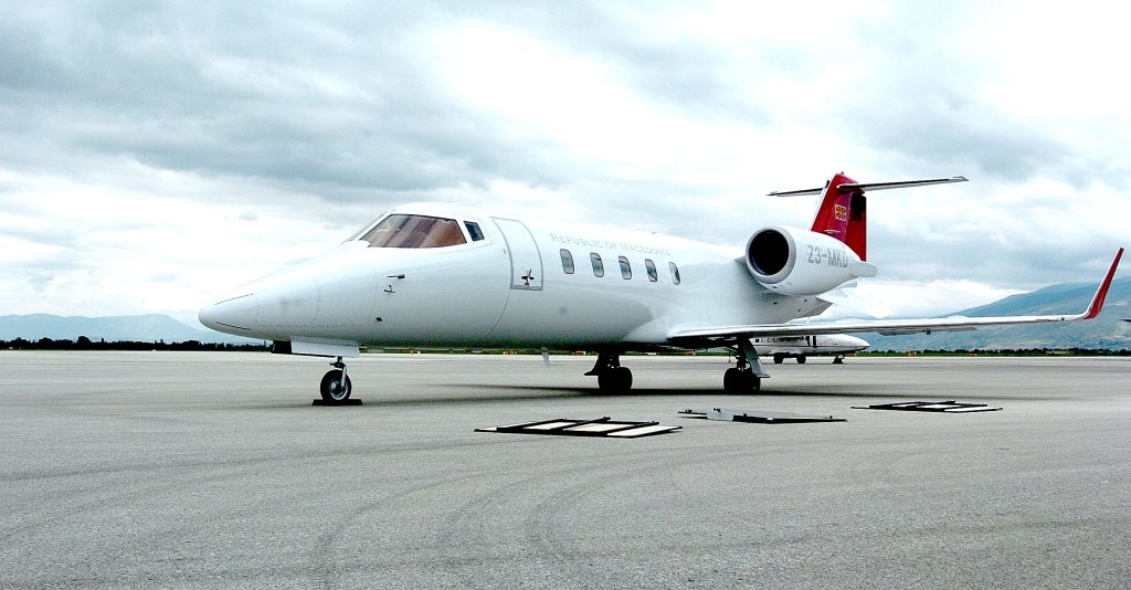 ВМРО-ДПМНЕ: СДС ги помешал билетите, не Мицкоски туку екс премиер Заев со целото семејство летал на одмор со владиниот авион