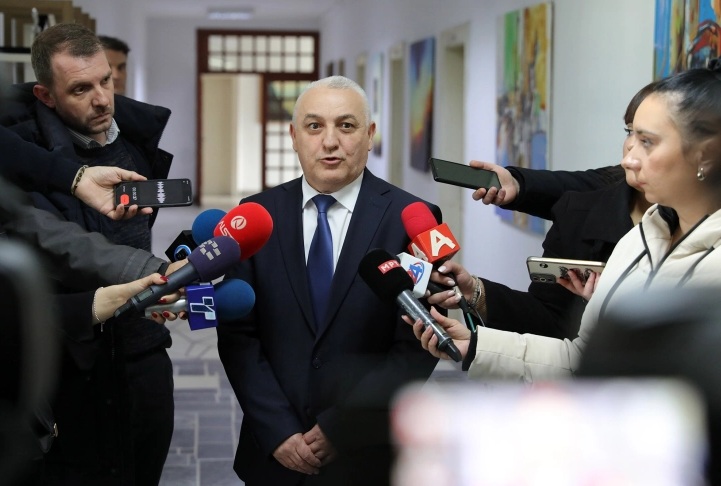 БЕСИМИ: Не треба да стагнираме и сметам дека платите треба да ни се покачат, а за куќниот притвор на Артан Груби има хиерархија