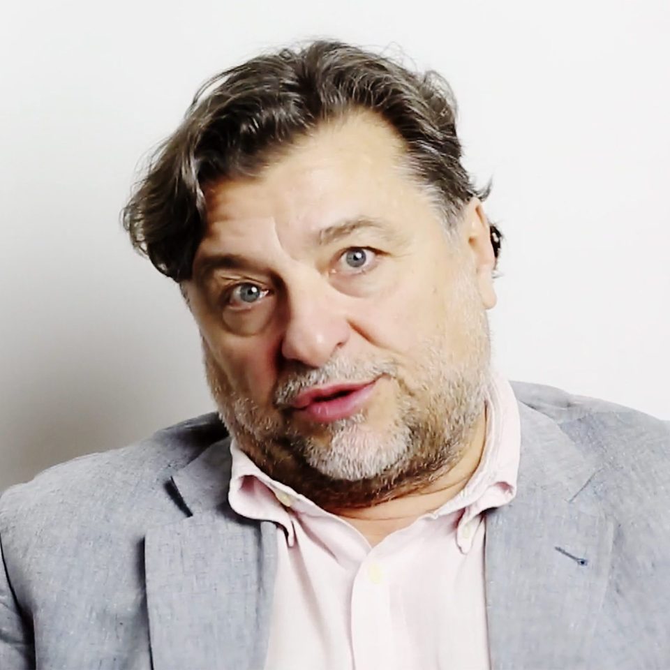 ТРАЛАЛАЛЈКИТЕ НА ЧОВЕЧЕТО СО КУФЕРЧИЊАТА: Киро, Борис и Зоки Поки ли се адутите на Фрчкоски во војната за меморијата?!