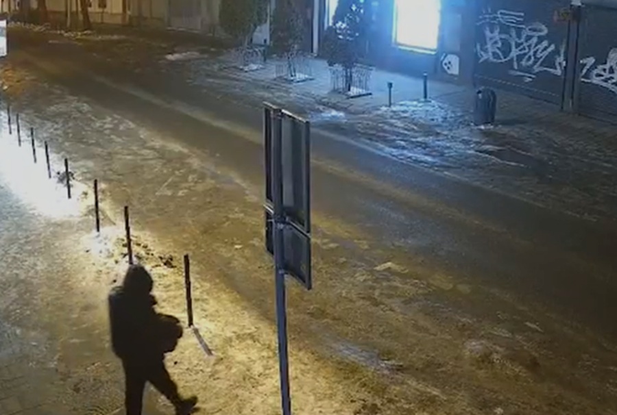 (ВОЗНЕМИРУВАЧКО ВИДЕО) ЖЕНА ГО ПОСТАВИЛА ЕКСПЛОЗИВОТ ВО ЛАВОВ: Украинската премиерка вели дека е јасно кој стои зад нападот