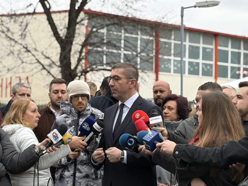 МИЦКОСКИ: Владата како најголем работодавач постигна историски договор за 11.000 вработени кои ќе добијат 40 отсто повисока плата