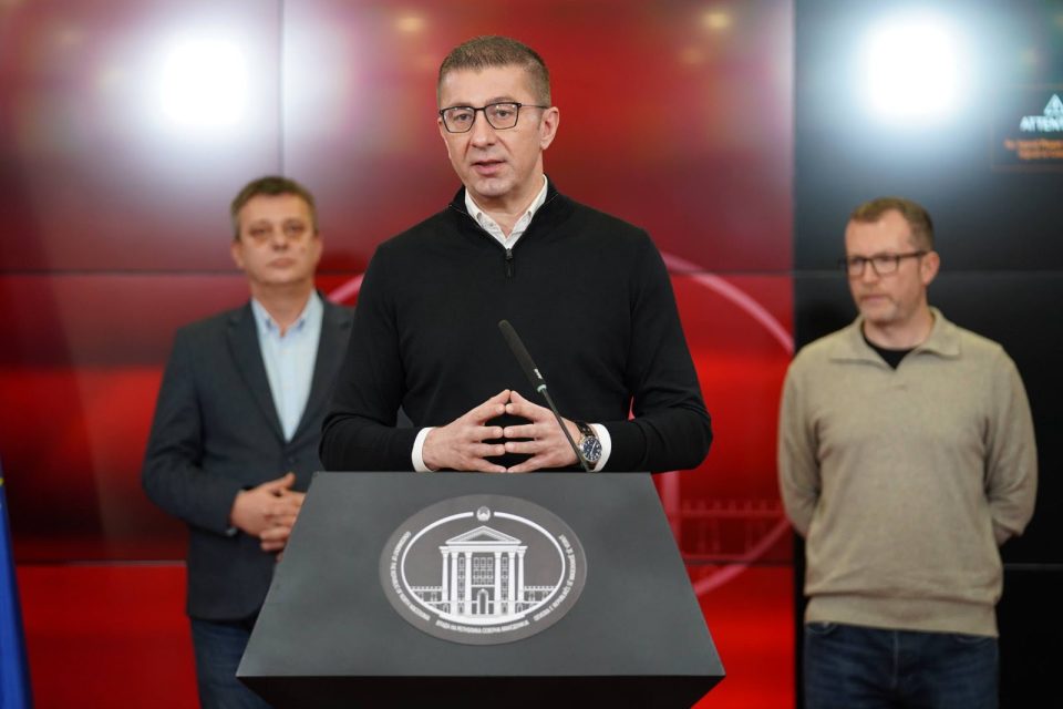 МИЦКОСКИ: Постигнат е договор со синдикатите, за 11.000 административци покачување на платите од околу 40 отсто до 2028 година