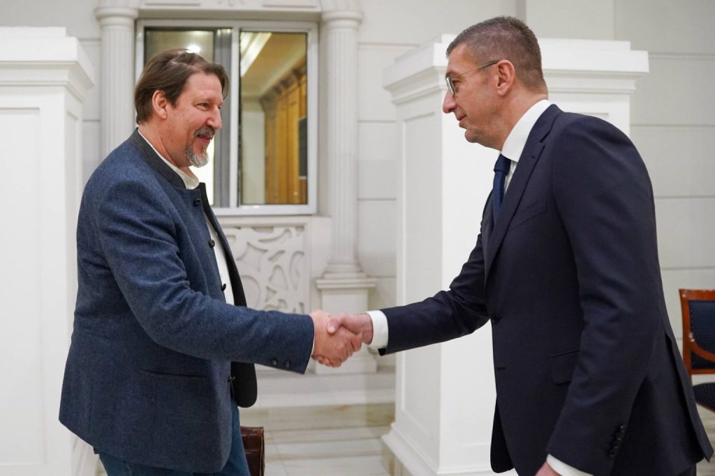 МИЦКОСКИ – ВАЈЦ: Акцент ставен на потребата од продолжување на реформите во насока на европските стандарди