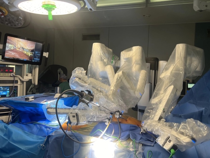 КЛИНИКА ВО ГЕРМАНИЈА: Од Македонија и кардиохирургот и пациентот со коронарна срцева болест, опериран со роботски систем