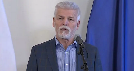 Десетици илјади Чеси излегоа на демонстрации за поддршка на претседателот Петр Павел