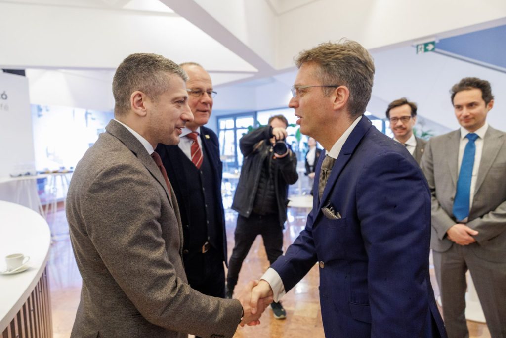 ПЕРИНСКИ: Македонија и Унгарија ги зајакнуваат врските во делот на регионалниот развој и ЕУ политиките