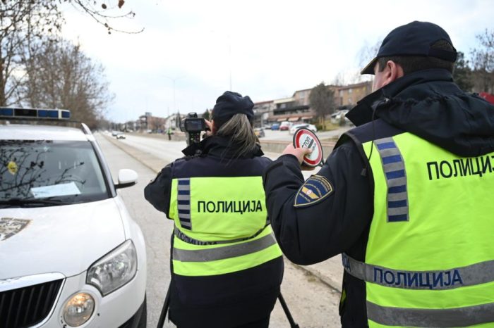 БИЛТЕН НА МВР ЗА ЈАНУАРИ: 15.943 сообраќајни прекршоци, уапсени 74 возачи за пребрзо возење, под дејство на алкохол, дрога и во забранет правец