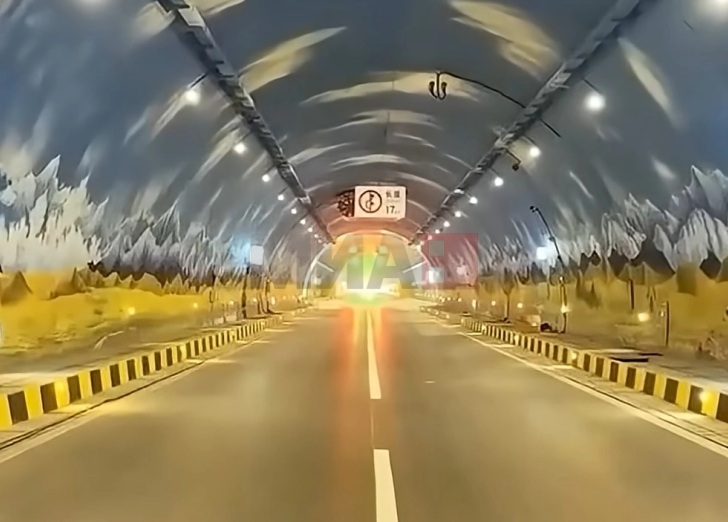 ТИЕ ШТО „ПОГРЕШНО ДУПЧЕА“ КОН ОХРИД: Кинеските градители го завршија најдолгиот автопатен тунел од 22,13 километри  во Кина