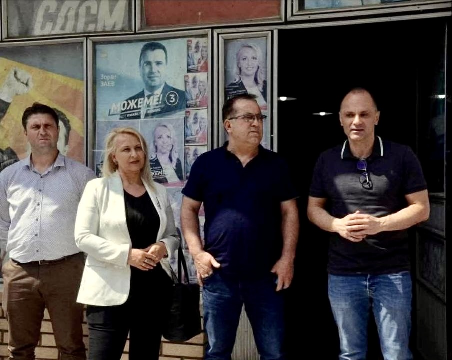 СЛИКОВИТ ОДГОВОР ДО СДС: Еве ги, еден до друг, Венко Филипче и газдата на фабриката со илегална марихуана, објави Петрушевски