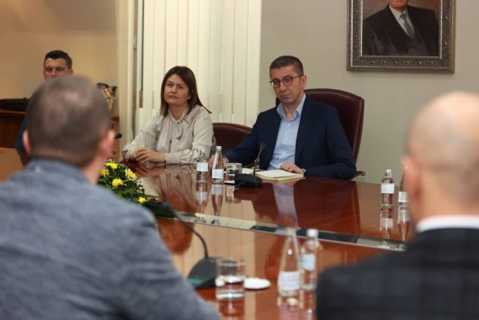 Мицкоски се сретна со претставници на нафтената индустрија