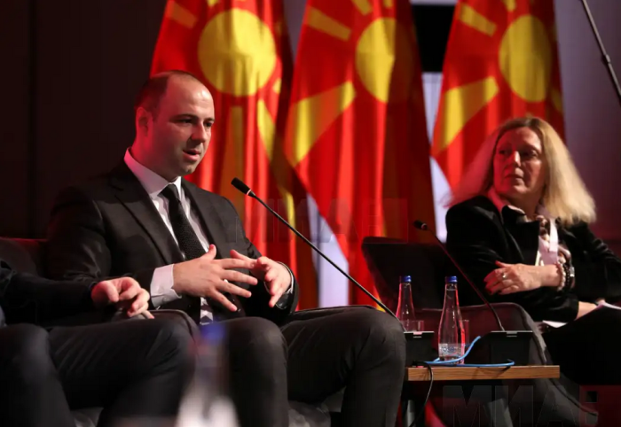 МИСАЈЛОВСКИ: Сакам да се заблагодарам на Армијата, на секое униформирано лице, на полицијата и на сите лекари – бидејќи тие се хероите