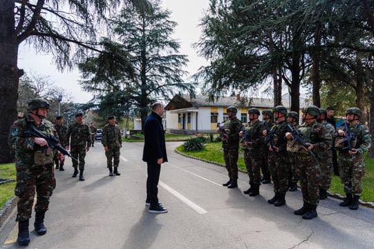 МО: Секогаш информираме со факти, Насковски со леснотија ги навреди претставниците на медиумите