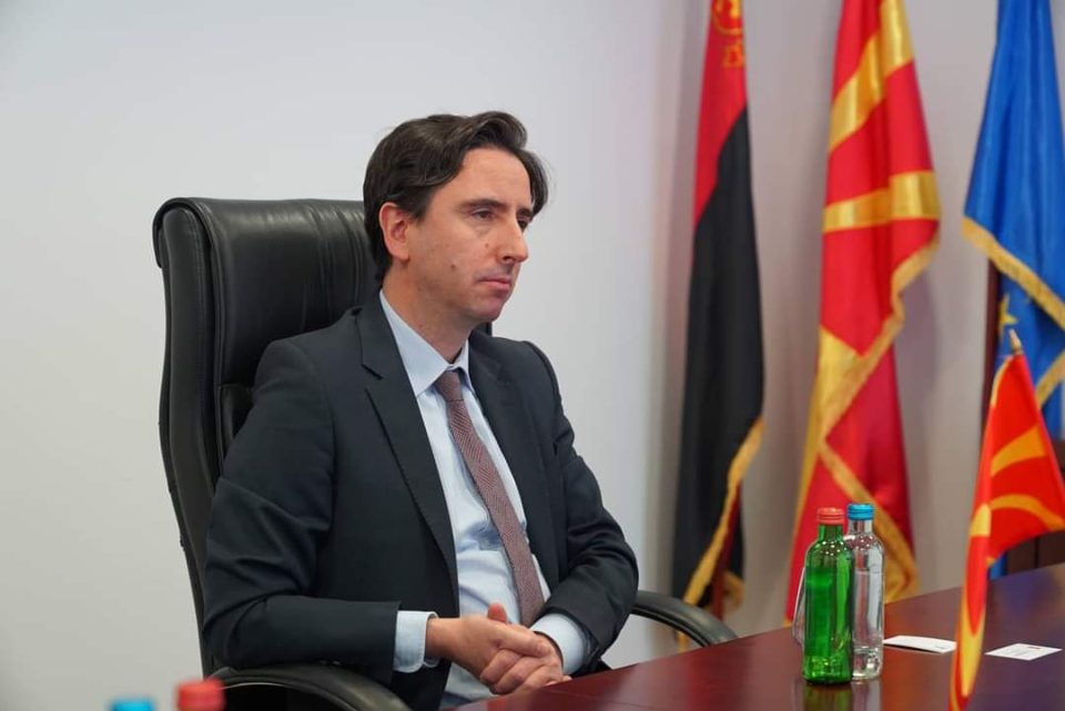 АМБАСАДОРСКА ШЛАКАНИЦА ЗА ФИЛИПЧЕ: Не постои никаков договор меѓу Лондон и Скопје за прифаќање мигранти, вели Метју Лосон