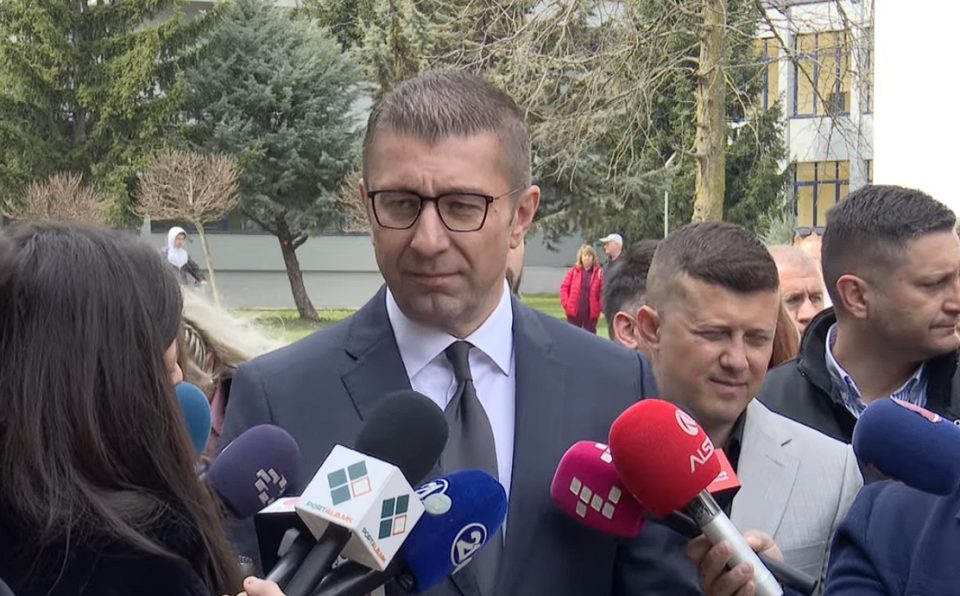 МИЦКОСКИ: Со владините мерки за горивата граѓаните дневно заштедуваат 200.000 евра, дизелот во Македонија е најевтин во регионот