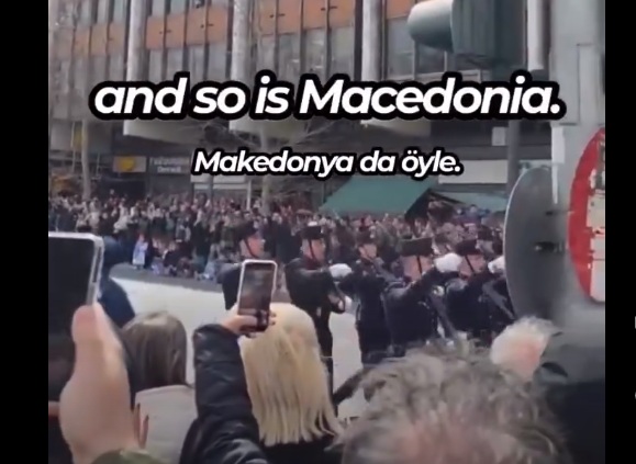 (видео) ВОЕНА ПАРАДА ВО ГРЦИЈА: Грчки војници и националисти во Атина скандираат „Кипар е Грција и Македонија исто така“