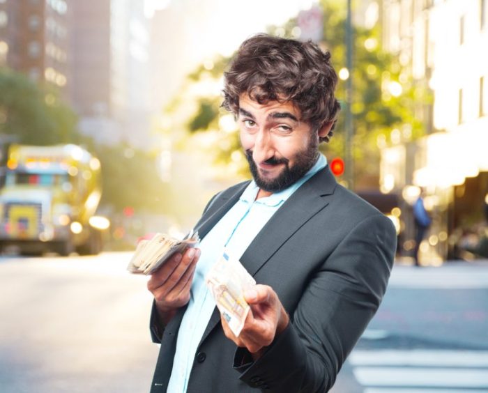 СТОП ЗА МАНИПУЛАТИВНИТЕ КАМАТНИ ЛАГИ: Министерството за финансии наложи тргање на измамнички реклами со „0 отсто камата“