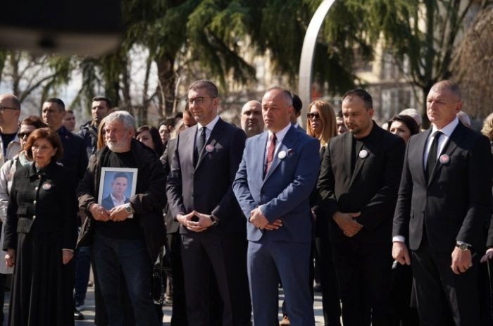 ОДБЕЛЕЖАНА ЕДНА ГОДИНА ОД ТРАГЕДИЈАТА: Кочани и Македонија тагуваат за 63 животи кои згаснаа во пожарот таа кобна ноќ на 16 март