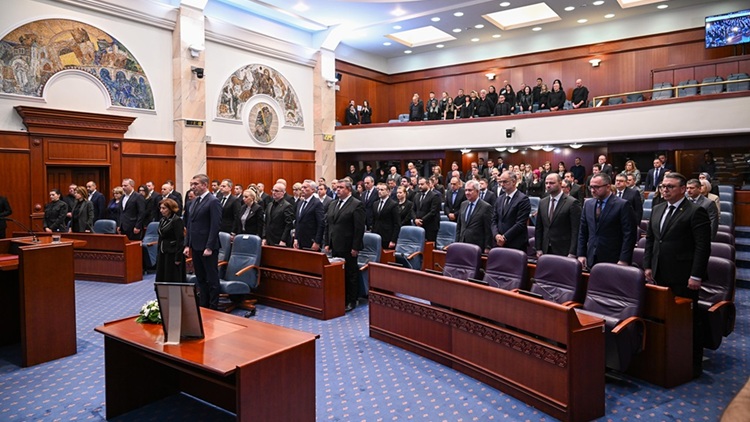 КОМЕМОРАЦИЈА ЗА ПОЖАРОТ ВО КОЧАНИ: Трагедиите не треба да бидат поле на раздор, туку за солидарност, хуманост и сплотеност