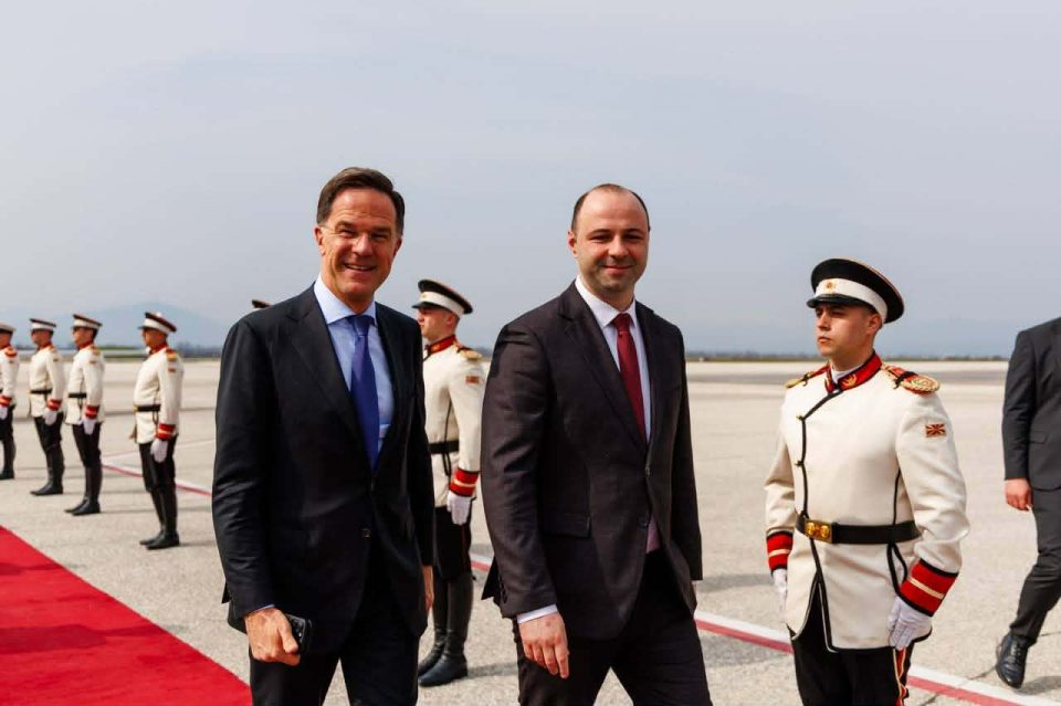 РУТЕ ВО МАКЕДОНИЈА: Чест ми е да му посакам добредојде на Генералниот секретар на НАТО, објави министерот за одбрана Мисјаловски