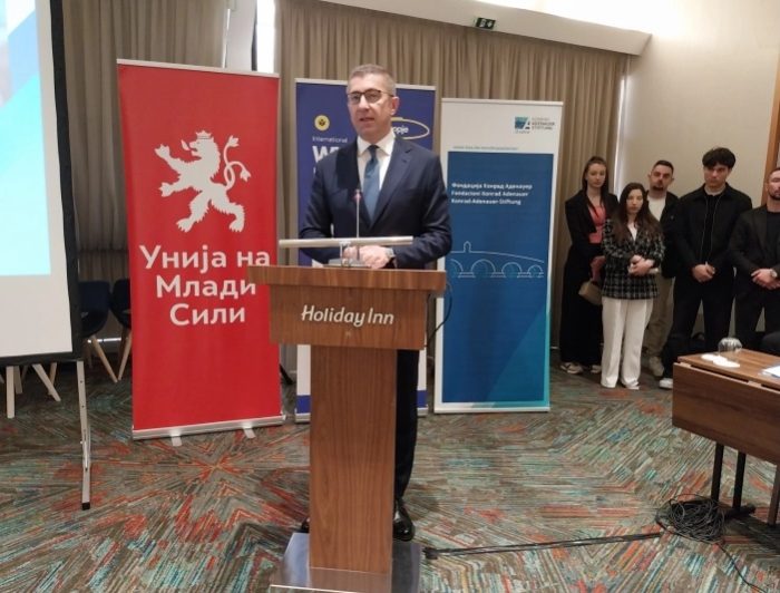 МИЦКОСКИ: Романтичните идеи се за минатото, ако сакаме развој на нашите општества политичарите мора да се грижат за иднината