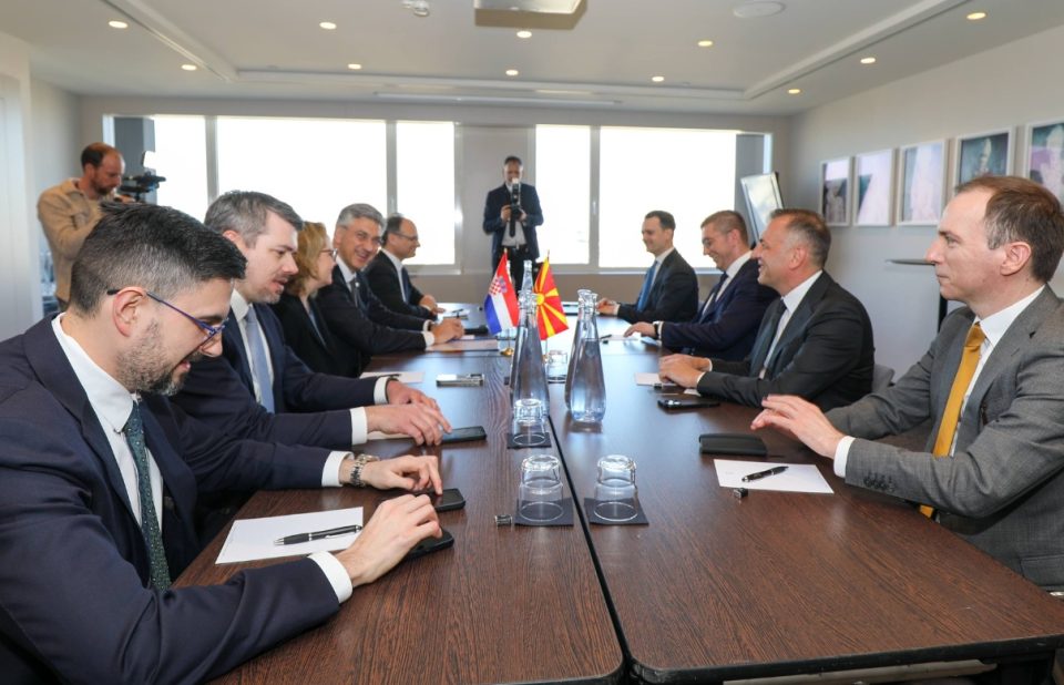 СРЕДБИ ВО БРИСЕЛ: Хрватска ќе ја поддржува Македонија на патот кон ЕУ, изјави хрватскиот премиер Пленковиќ по средбата со Мицкоски