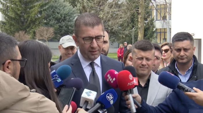 МИЦКОСКИ: Граѓаните гледаат кој како работи ако Филипче заборава дека вакцини за ковид купуваше од фирма за трговија со јужно овошје