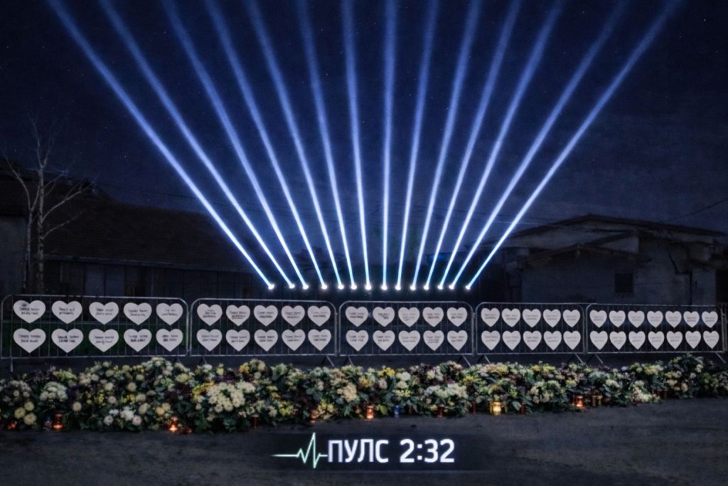 ВО 02:15 ЧАСОТ: Вечерва собир пред „Пулс“, нека тишината зборува за љубовта што останува