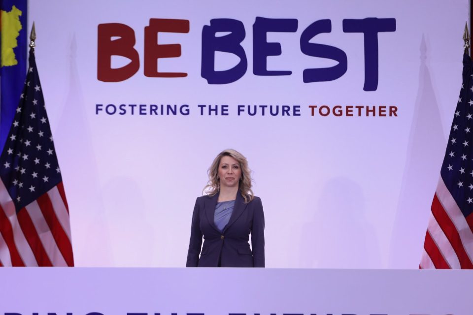 ГЛОБАЛЕН САМИТ ВО САД: Сопругата на премиерот Мицкоски, Рози Мицкоска учествува на самитот во организација на Меланија Трамп