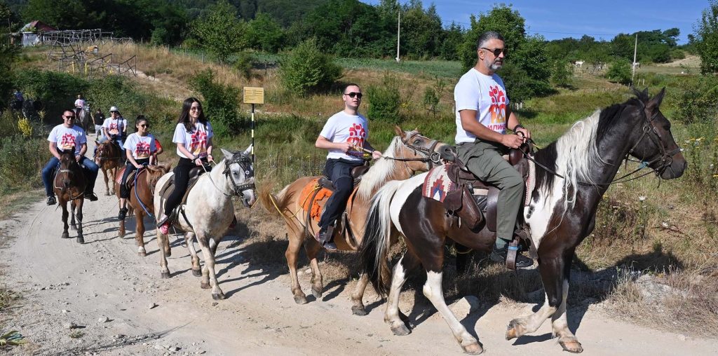 МАРИХУАНОТВОРНА ПАРТИЈА: Шмрчко не може да им го обели образот, туку само носот – СДС се качи на грешни тројански коњи