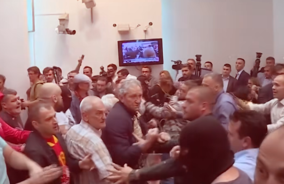 МАКЕДОНСКИ ДРЖАВЕН И СУДСКИ РЕЗИЛ: Најголемата судско-политичка местенка, осудени невини жртви за непостоечки тероризам