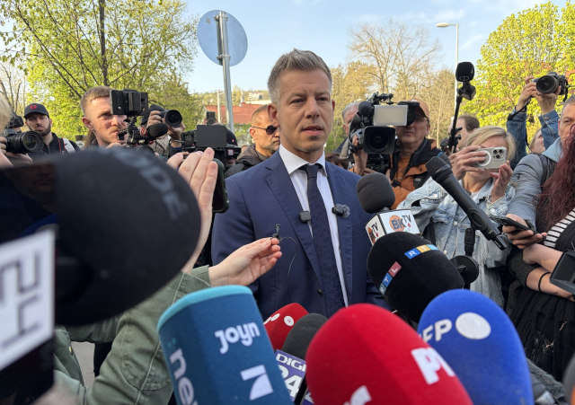 ИДНИОТ ПРЕМИЕР НА УНГАРИЈА: Кога Петер Маѓар бил дете, на ѕидот во својата спална соба имал фотографија од Виктор Орбан