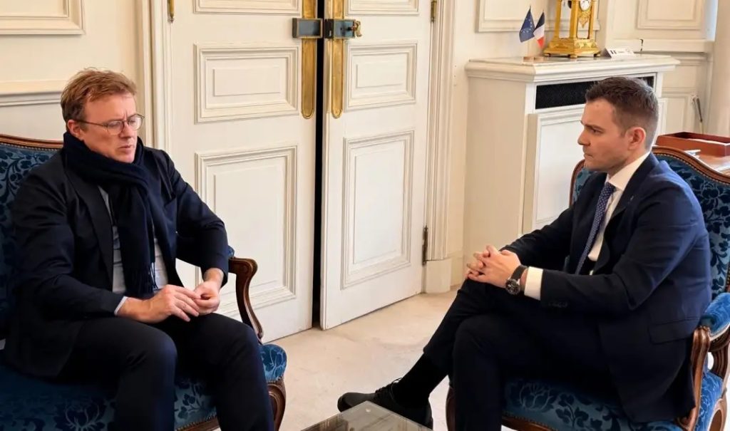 МАКЕДОНИЈА ФАКТОР НА СТАБИЛНОСТ: Муцунски и Адад, на средбата во Париз, се согласија дека е неопходно забрзување на евроинтеграцијата