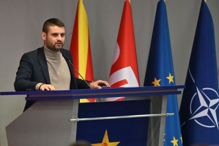 СДС „РЕШАВА ПРОБЛЕМИ“ ВО СРБИЈА: Планери на активностите на Димитриевиќ и Ружиќ се Заев и Башановиќ, вели Манасиевски