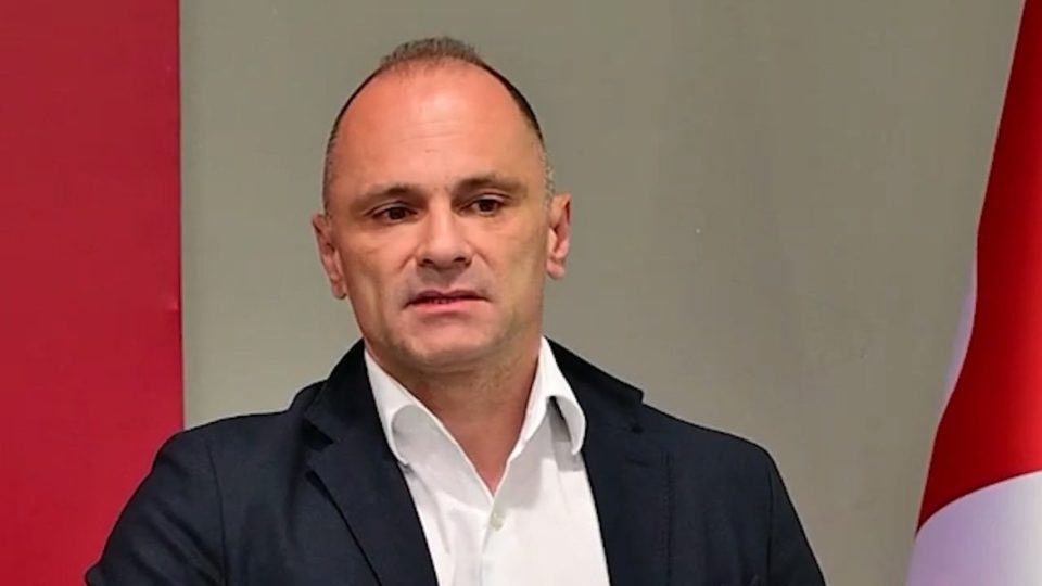 ИЗГОРЕА СОЦИЈАЛНИТЕ МРЕЖИ: Линијата која во интервјуто ја повлекува Филипче веднаш ја поврзаа и споија со белата на Фрчкоски