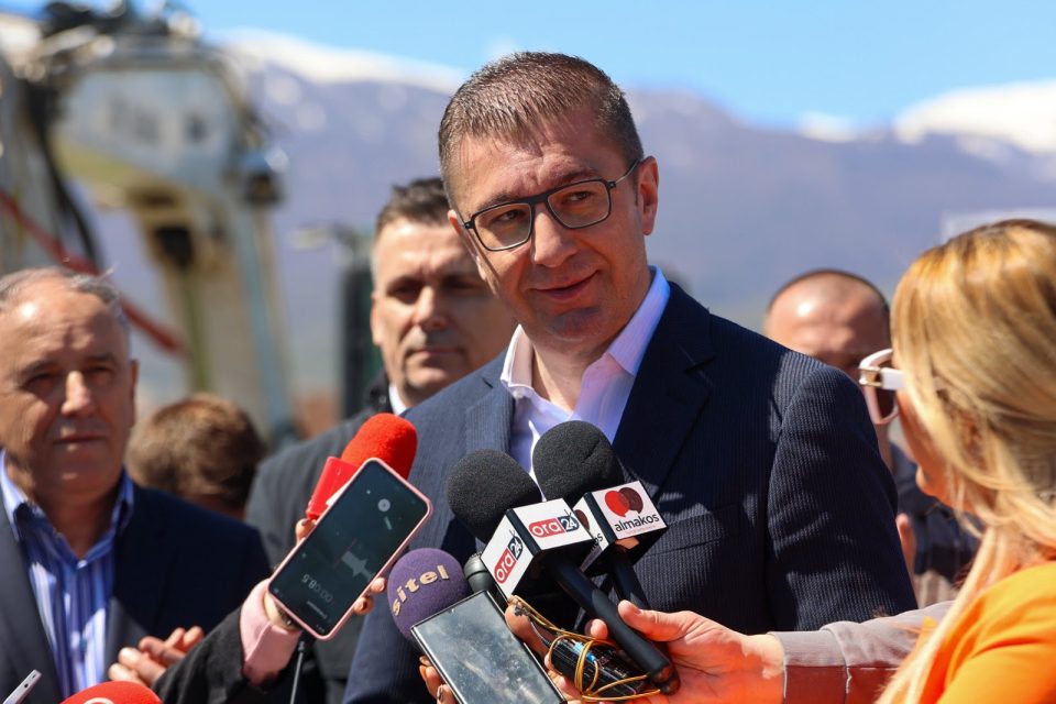 МИЦКОСКИ: Изградбата на сите автопати се одвива според планираното, а Кичево – Охрид ќе биде завршен со домашно финансирање