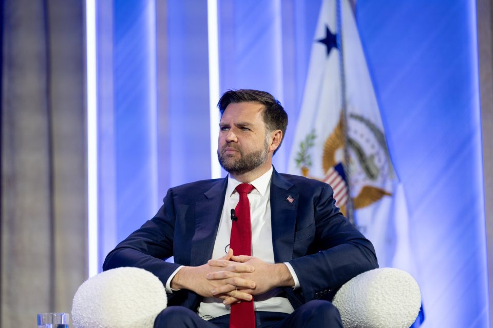 МИРОВНИ ПРЕГОВОРИ НА САД И ИРАН: Во Пакистан отпатува потпретседателот Џеј Ди Венс со Стив Виткоф и зетот на Трамп, Џаред Кушнер