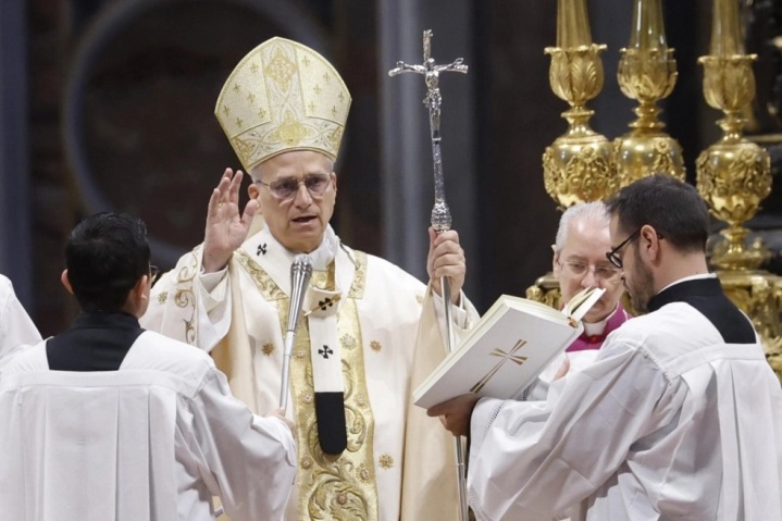 РИМОКАТОЛИЦИТЕ ГО СЛАВАТ ВЕЛИГДЕН: Воскресенска литургија се одржа синоќа во црквата Пресвето Срце Исусово во Скопје