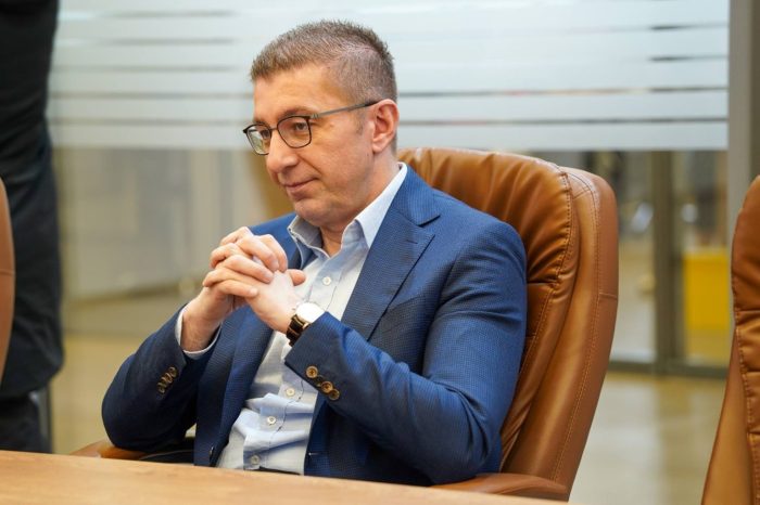 Мицкоски во посета на општина Струга