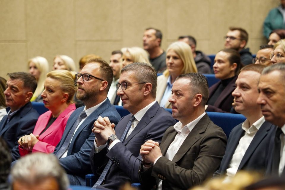 МИЦКОСКИ: Следбениците на живковизмот во Бугарија слават што има вакви мекотелни политичари во опозицискиот СДСМ