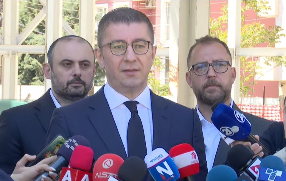 МИЦКОСКИ: Очекувам и денеска дизелот да поевтини за 2 до 2,5 денари, Македонија е пример за справувањето со енергетската криза