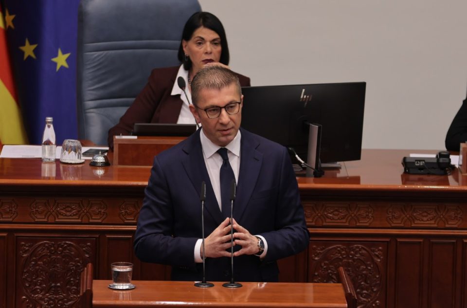 МИЦКОСКИ ЗА ЛАГИТЕ И ШИРЕЊЕТО ПАНИКА: Загрижен сум за здравствената состојба на поединци во раководството на СДСМ