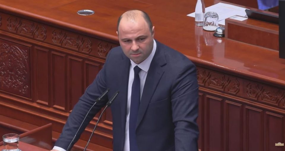 МИСАЈЛОВСКИ ДО ПЕТРОВСКА: Како преку ноќ СДСМ во ек на избори го зголеми договорот со Леонардо за 37 милиони евра?