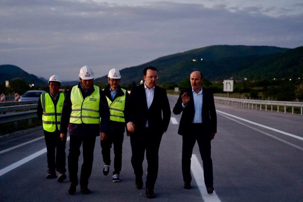 НИКОЛОСКИ: На автопатот Охрид-Кичево се работи и навечер